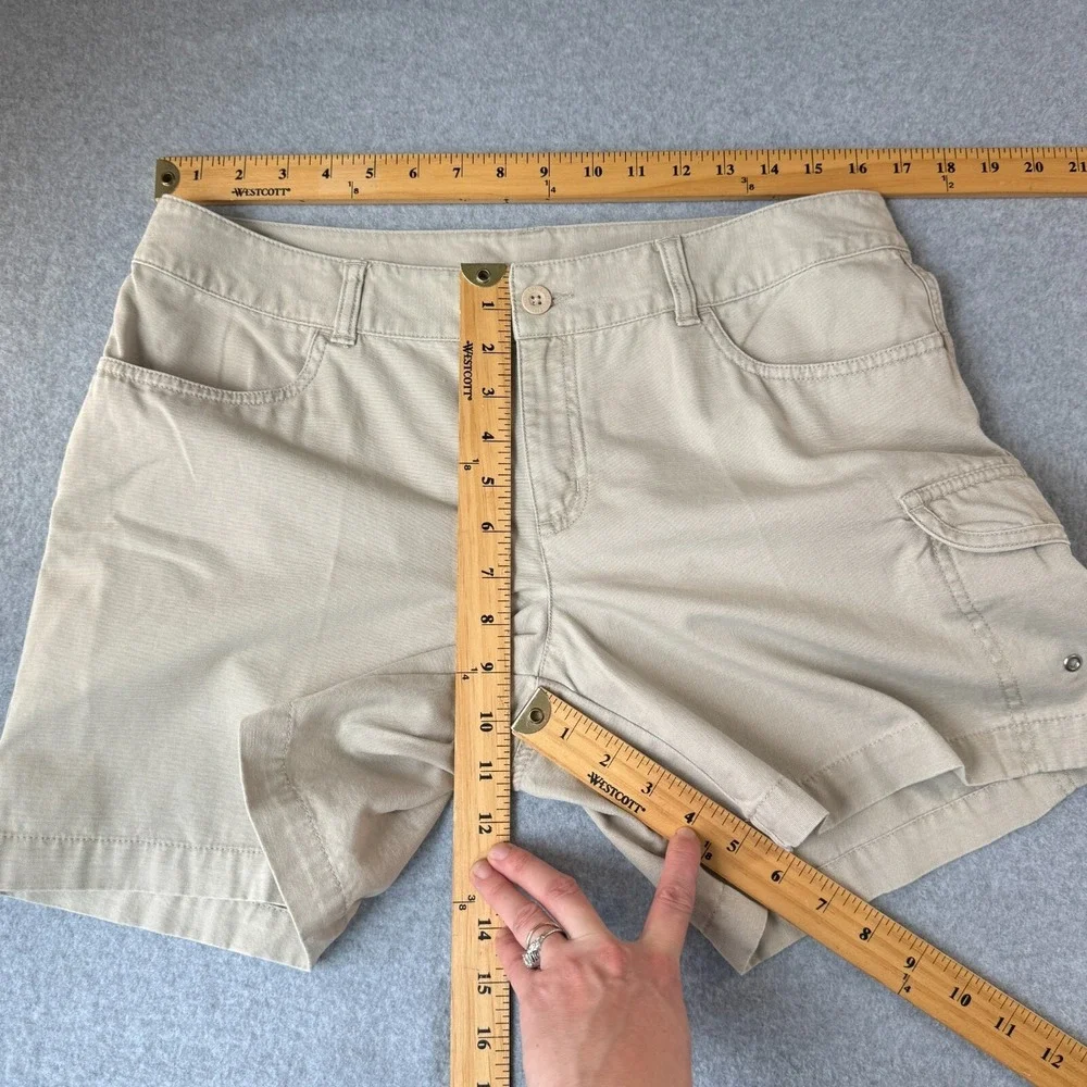 The North Face Soy Beige At Ease Shorts Cotton Cargo Hiking Womens Size 12 R NWT